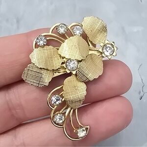 Vintage SAC Gold Tone Rhinestone Floral Brooch Pin Signed
